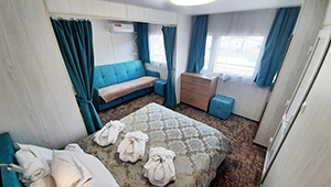yun_lux_b_4m_03.jpg