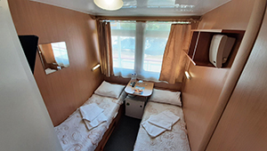 yun_omega_front_2m_201_01.jpg