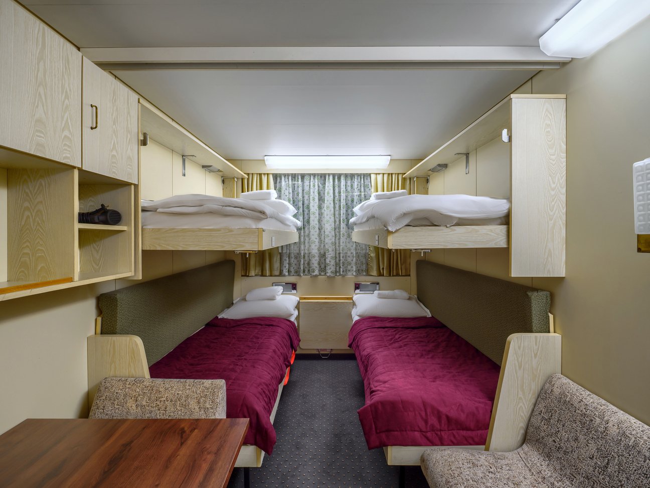 rus_four_person_bunk_bed_01.jpg