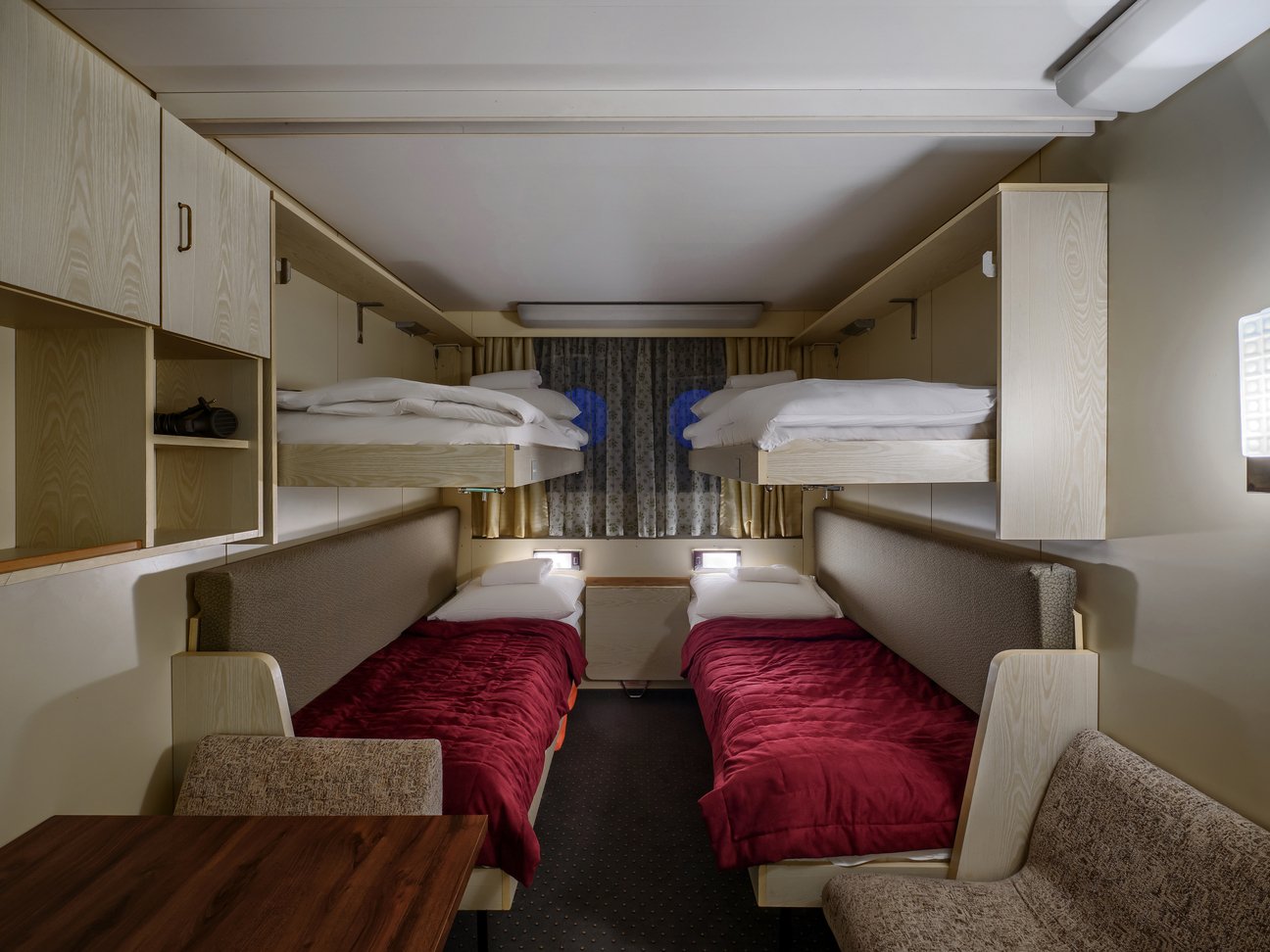 rus_four_person_bunk_bed_02.jpg
