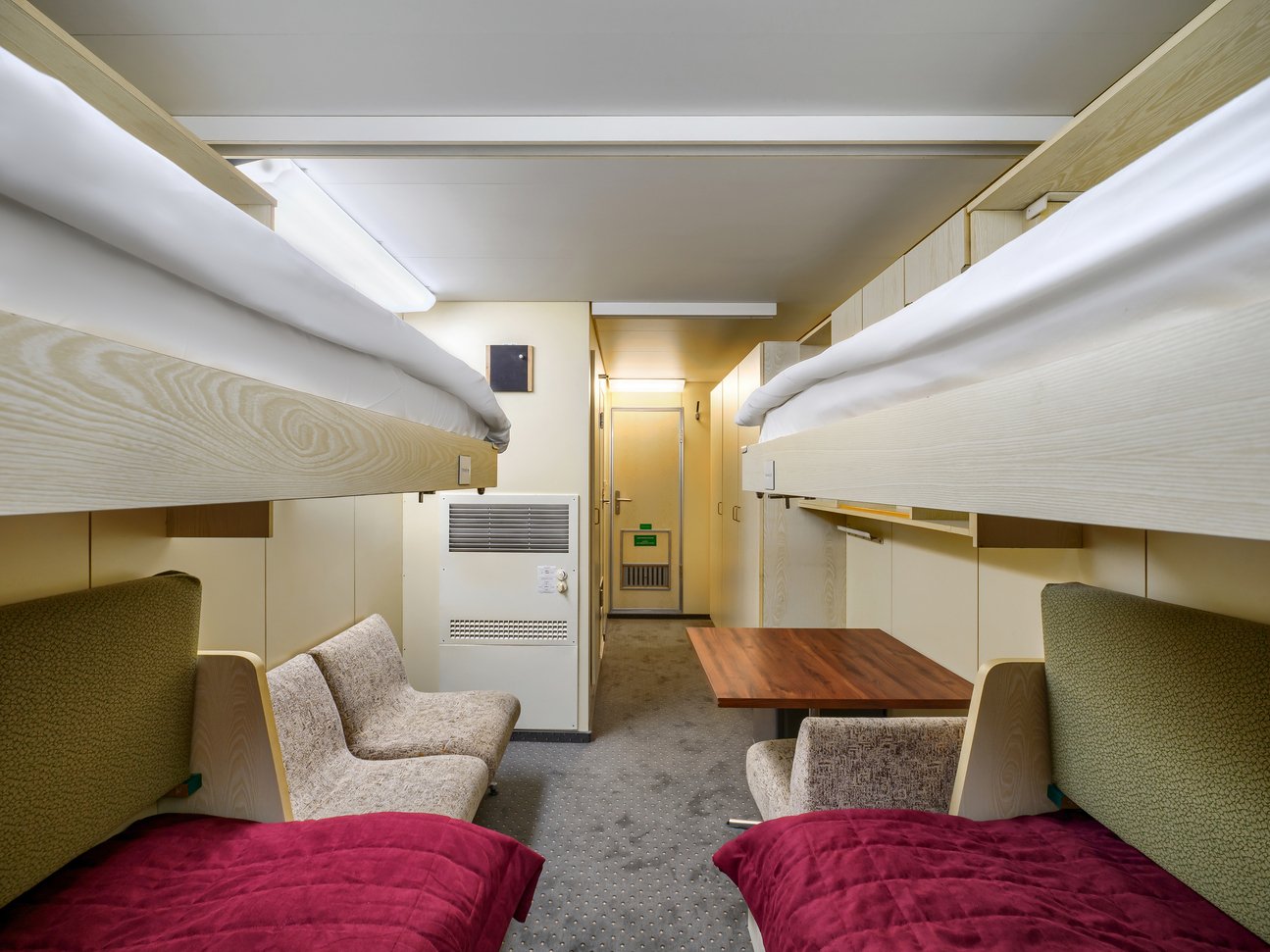 rus_four_person_bunk_bed_03.jpg