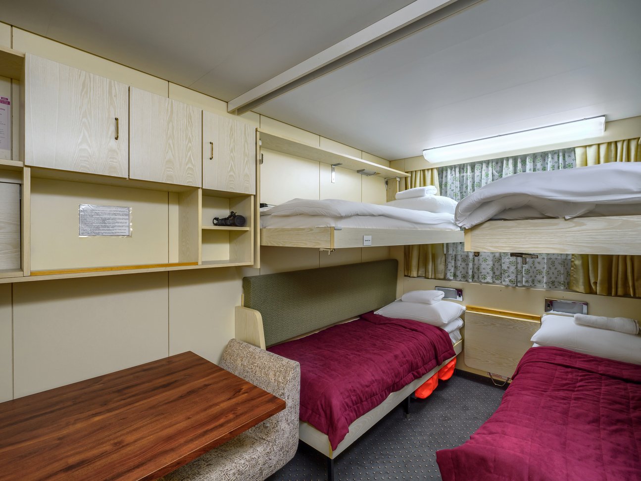 rus_four_person_bunk_bed_04.jpg