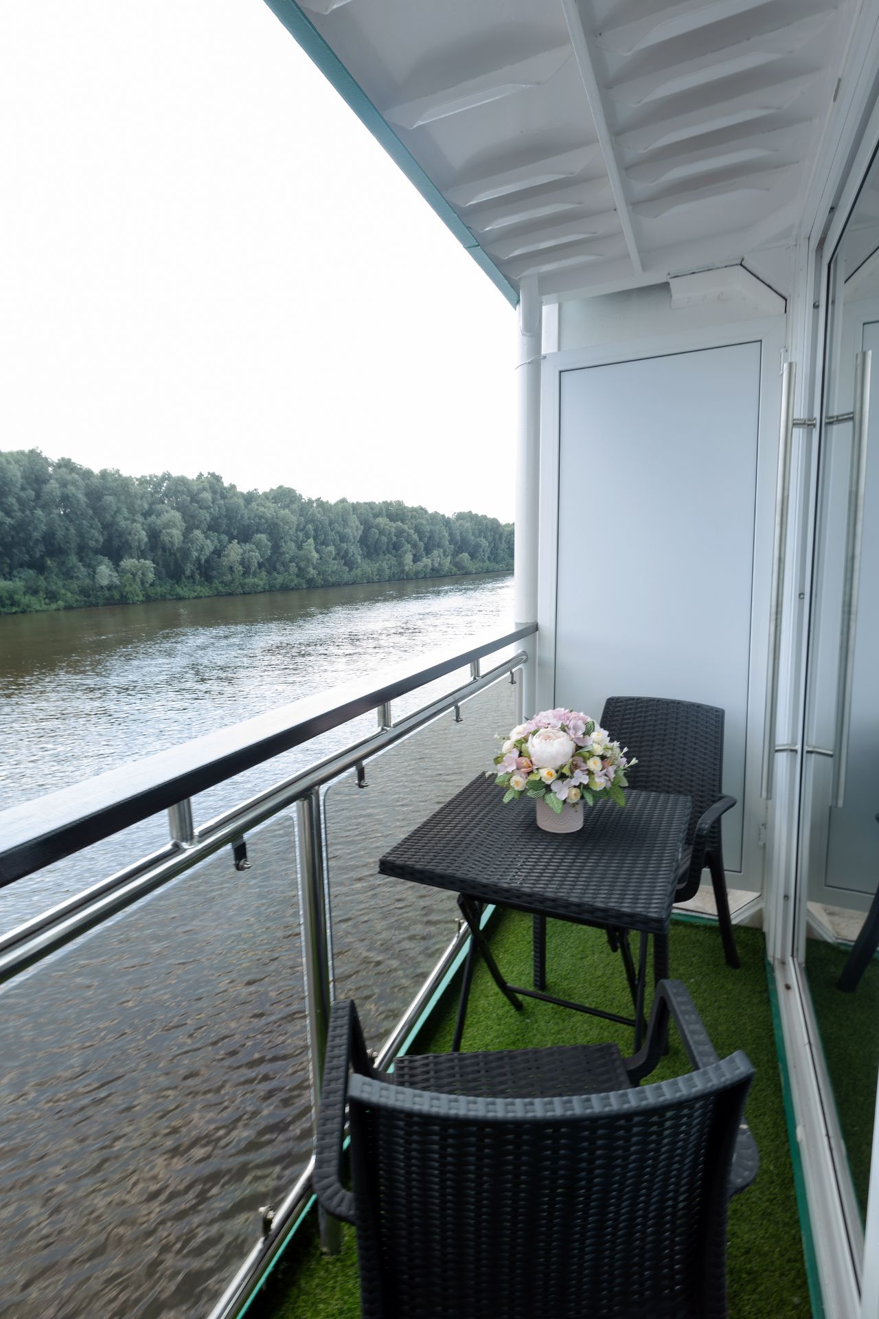 deluxe_balcon_main_deck_06.jpg