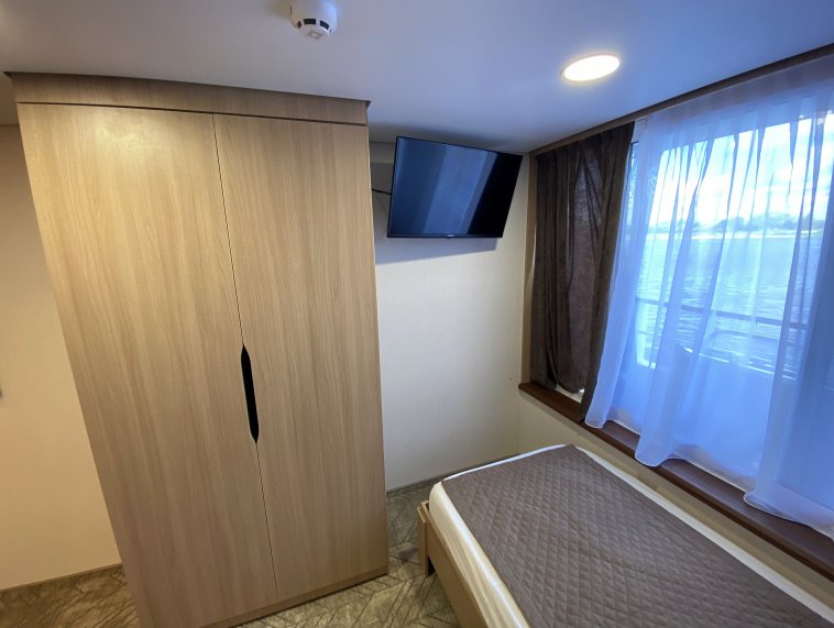 junior_suite_with_limited_mobility_02.jpg
